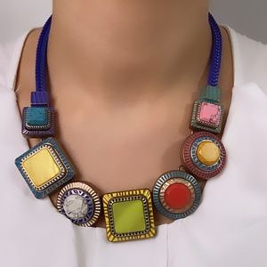 Vintage & Antique Jewellery •